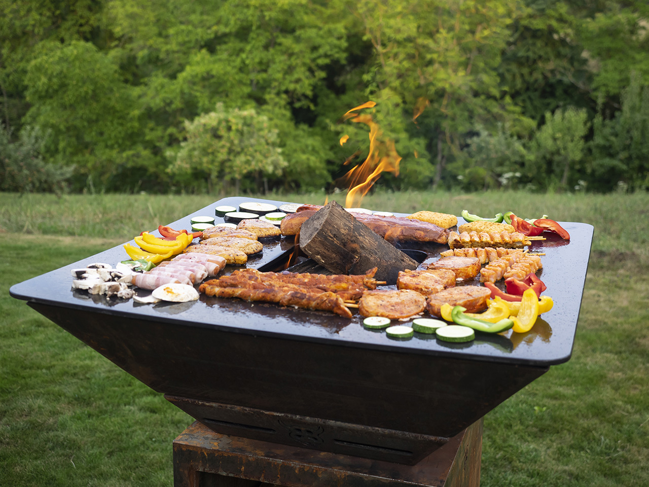 BlackBull BigQube Wood Feuerplattengrill