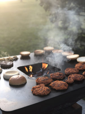 Feuerplattengrill, BigQube, Feuerplatte, Plancha Grill, Grillplatte, Feuerschale, Feuerkorb, Ofyr, Quan, BlackBull