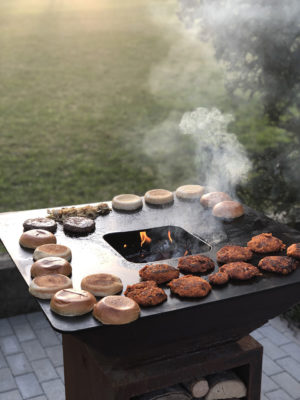 Feuerplattengrill, BigQube, Feuerplatte, Plancha Grill, Grillplatte, Feuerschale, Feuerkorb, Ofyr, Quan, BlackBull