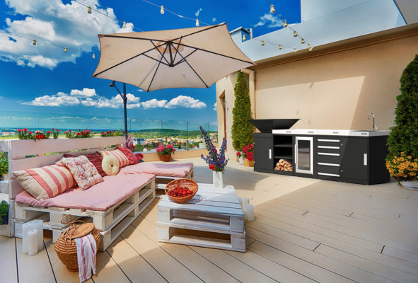 Outdoorküche Gasgrill Rotisserie, Drehspieß, Edelstahl-Grillrost, Grill-Beleuchtung, Outdoorkueche mit Gasgrill, Modulare Outdoorküche, Outdoor Küchen, Aussenküche, Outdoorkitchen, KitchenBlock, Junior Monolith Keramikgrill