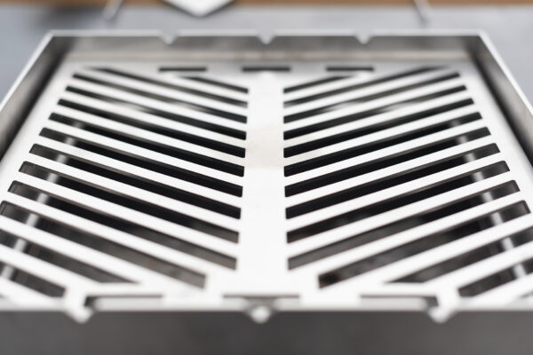 QubeFrame mit Grillrost-Einsatz für BigQube Feuerplattengrill