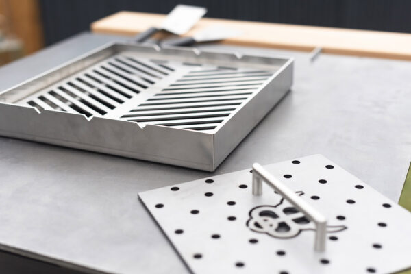 QubeFrame mit Grillrost-Einsatz für BigQube Feuerplattengrill