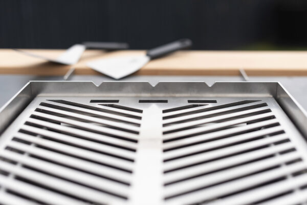 QubeFrame mit Grillrost-Einsatz für BigQube Feuerplattengrill