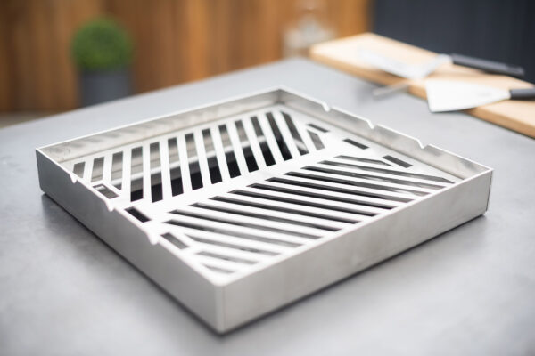 QubeFrame mit Grillrost-Einsatz für BigQube Feuerplattengrill