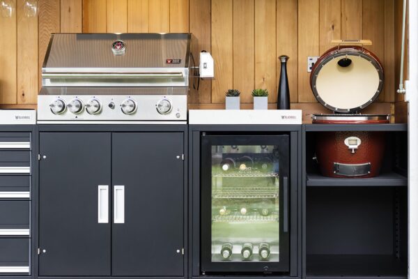 Bucătărie de exterior cu grătar pe gaz, rotiserie, proțap rotativ, grătar din inox, iluminare pentru grătar, bucătărie de exterior cu grătar pe gaz, bucătărie de exterior modulară, bucătării de exterior, bucătărie exterioară, bucătărie outdoor, KitchenBlock, grătar ceramic Junior Monolith