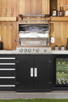 Bucătărie de exterior cu grătar pe gaz, rotiserie, proțap rotativ, grătar din inox, iluminare pentru grătar, bucătărie de exterior cu grătar pe gaz, bucătărie de exterior modulară, bucătării de exterior, bucătărie exterioară, bucătărie outdoor, KitchenBlock, grătar ceramic Junior Monolith
